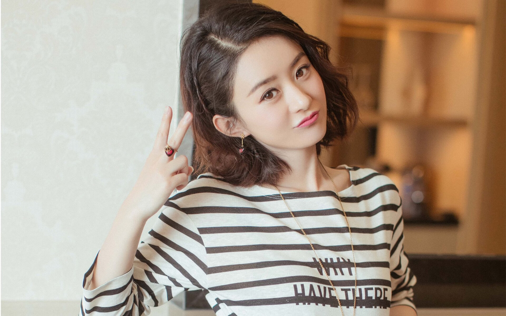 《明星电子竞技解说:带你领略每场激战的精彩!》,明星x电竞选手